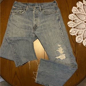 Levi’s 501 Jeans Knee Rip Light Medium Wash Baggy